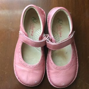 Naturino pink crackle patent Mary Janes, like new!